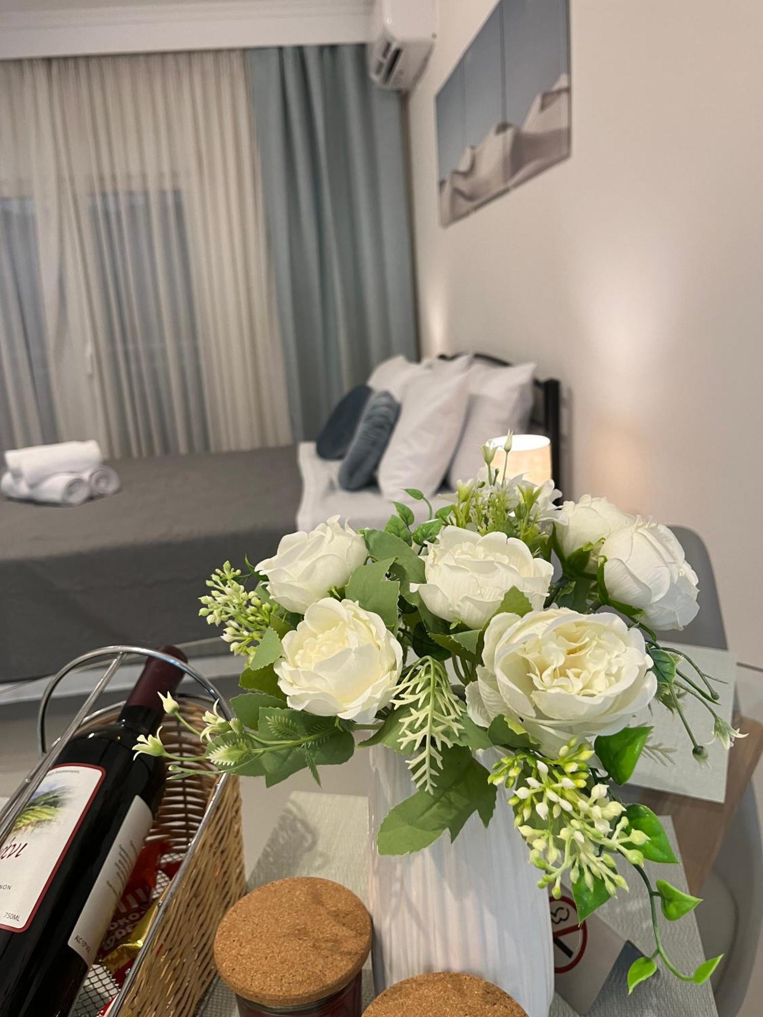 Irene Beach Front Luxury Suite Peraia  Luaran gambar