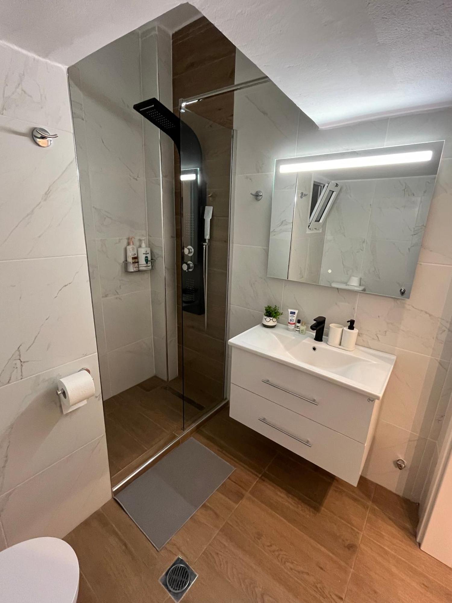 Irene Beach Front Luxury Suite Peraia  Luaran gambar