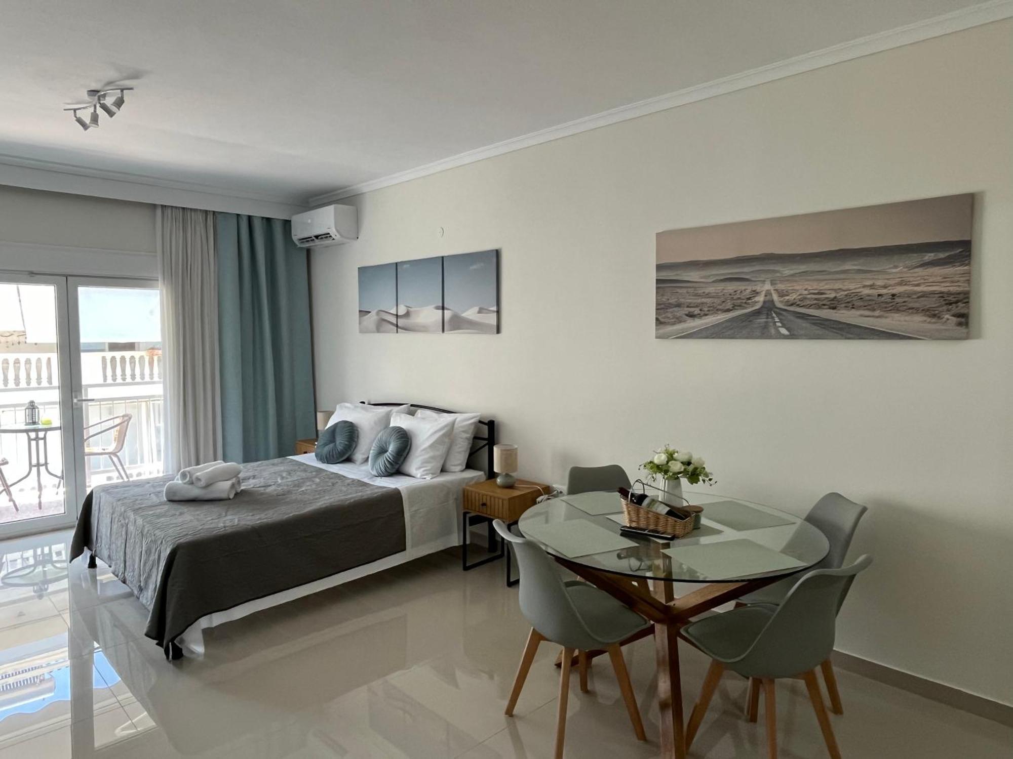 Irene Beach Front Luxury Suite Peraia  Luaran gambar
