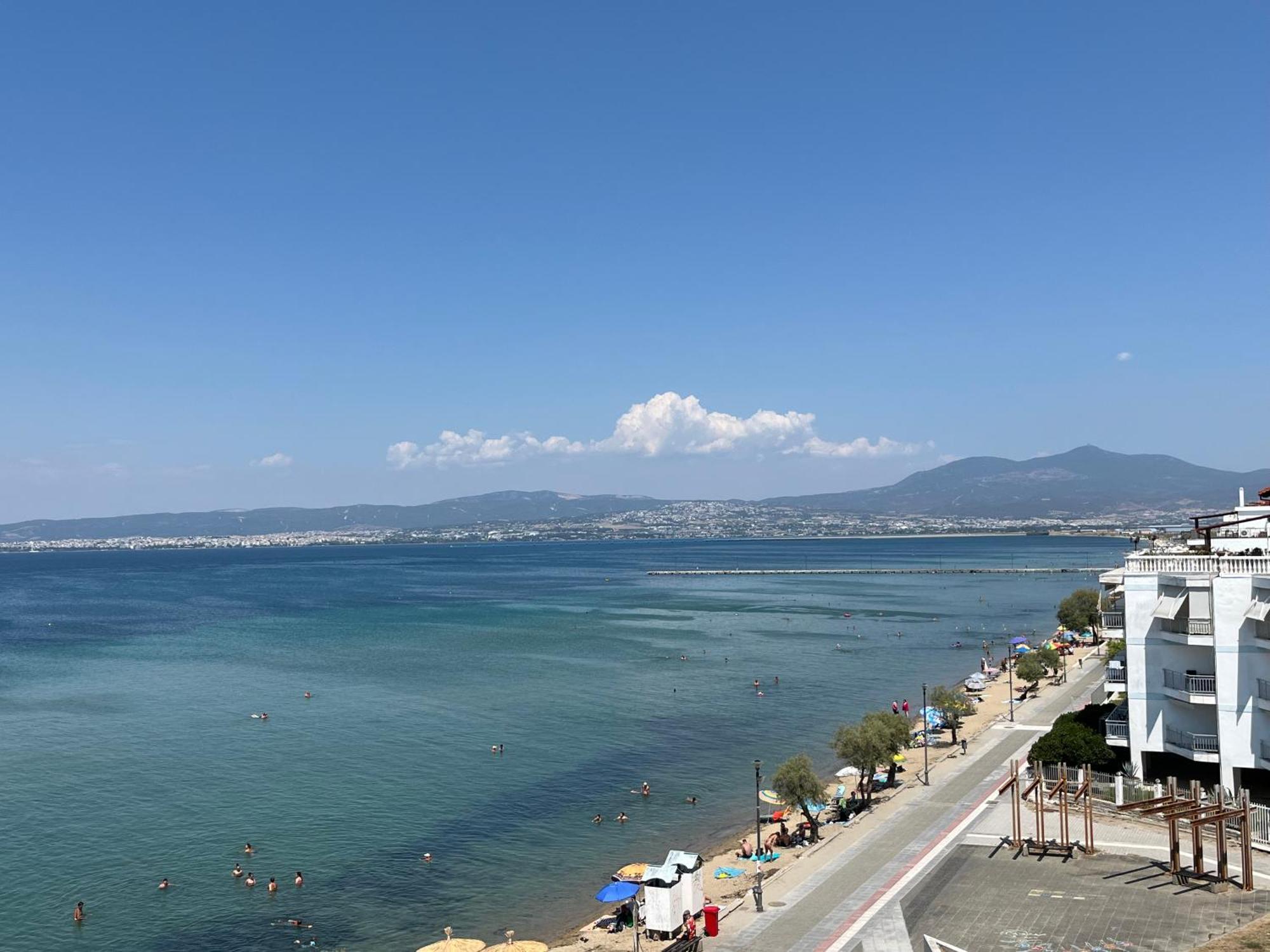 Irene Beach Front Luxury Suite Peraia  Luaran gambar