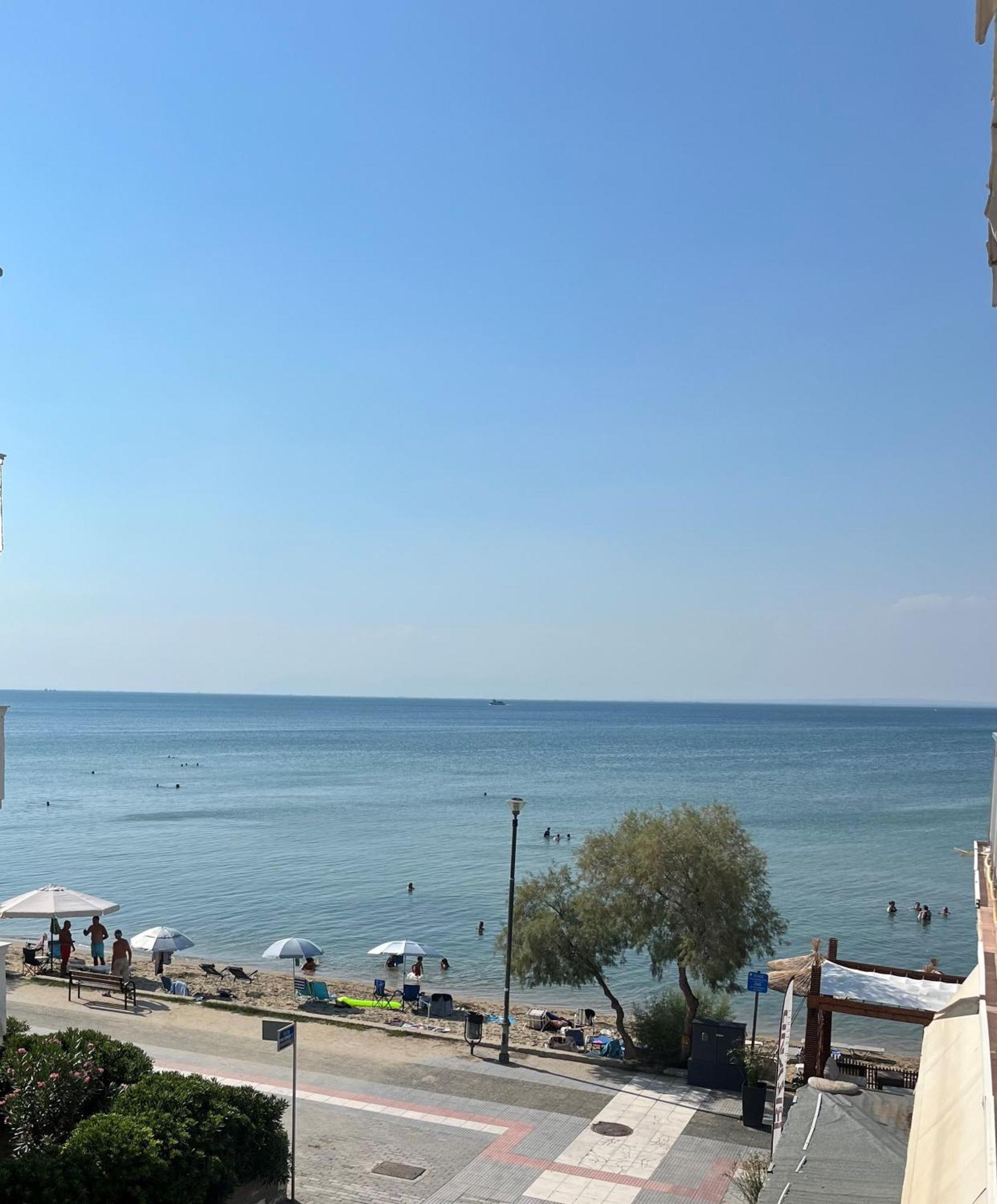 Irene Beach Front Luxury Suite Peraia  Luaran gambar